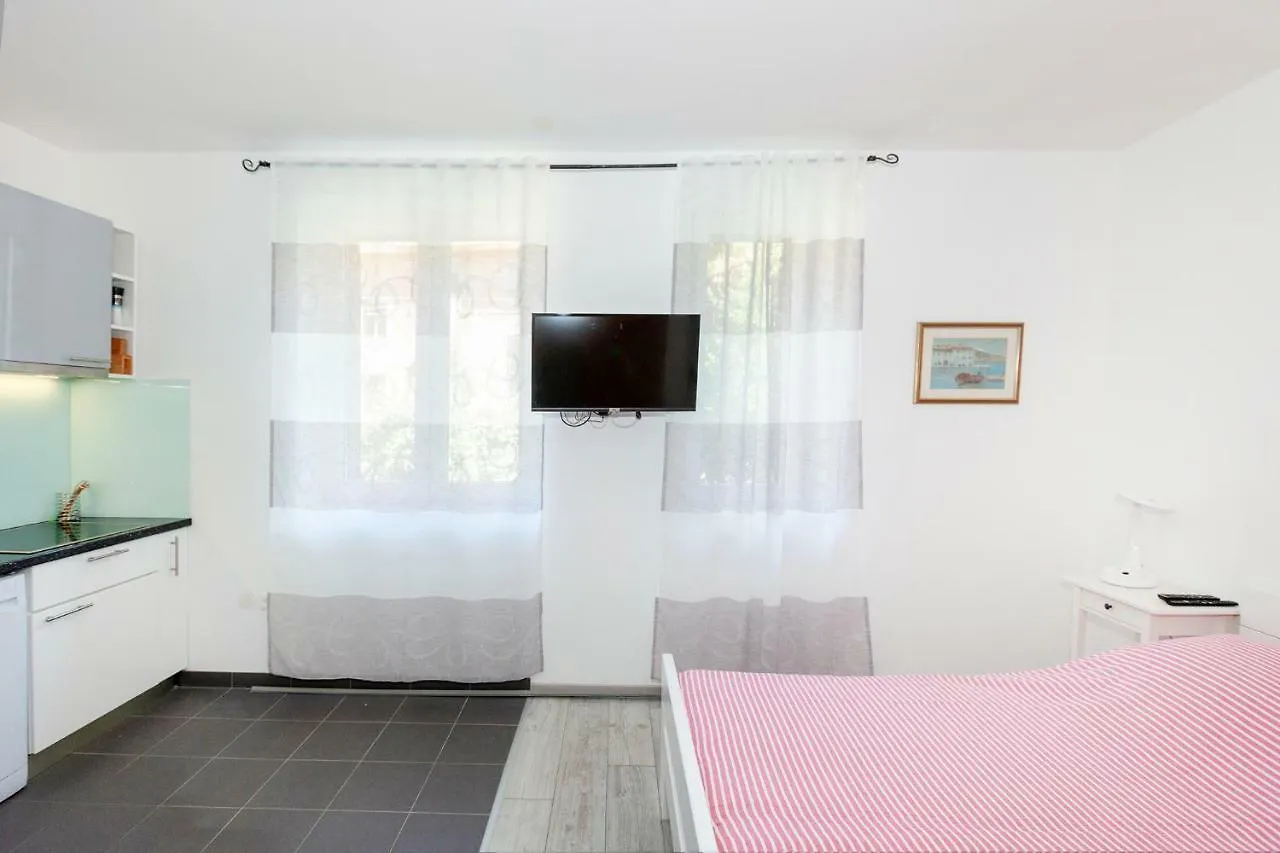 Studio Apartment Toma Split