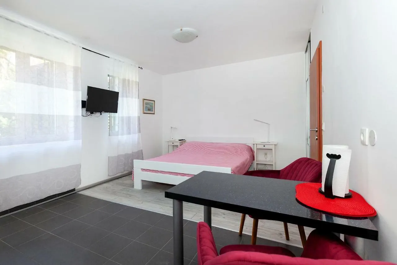 Studio Apartment Toma Split